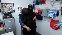 officer confronts hijab shoplifter teen about her crime lifterhub min Konulu Porno