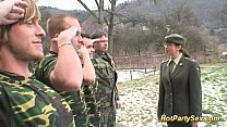 Military Chick gets soldiers cum Konulu Porno