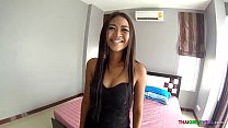 Foxy Asian babe bends down and engulfs my cock Konulu Porno