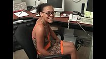 Black secretary gives her boss an huge and deep... Konulu Porno