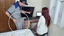 housewife received a technician to fix her computer min Konulu Porno