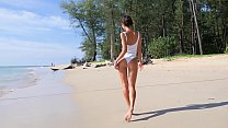 Sexy teen on a beach teasing with her ass in on... Konulu Porno