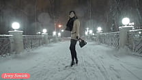 jeny smith naked in snow fall walking through the city min Konulu Porno