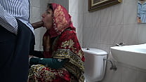a horny turkish muslim wife meets with a black immigrant in public toilet min Konulu Porno