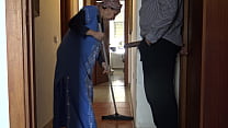 A Muslim cleaning maid is disturbed when she se... Konulu Porno