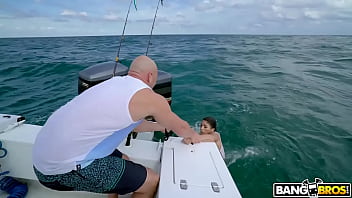 cuban hottie gets rescued at sea sec Konulu Porno