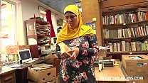 Bookstore owner fucks a happy muslim milf Konulu Porno