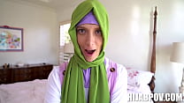 Hijab babe Izzy Lush Breaking The Rules Konulu Porno